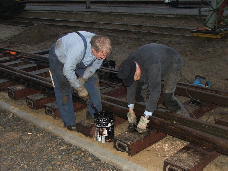 2009-09-30, Museumsbahn Weichenbau74.JPG